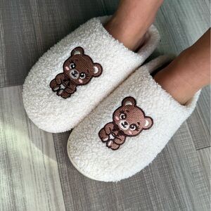 Cute Teddy Bear Women's Slippers - Previously Worn - Size 9